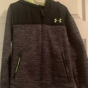 Under Armour size 7 boys jacket. Only worn once!!!